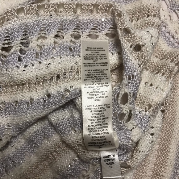 WHBM Short Sleeve Stitchy V-Neck Pullover - Picture 12 of 12